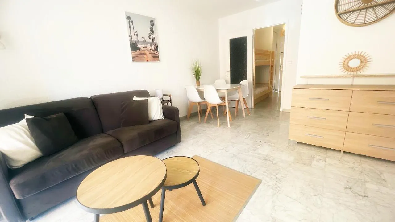 Le Magali Daire Villeneuve-Loubet Fransa